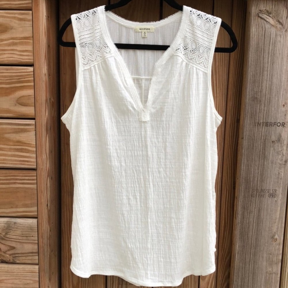 Max studio Notch Front Sleeveless Tinic